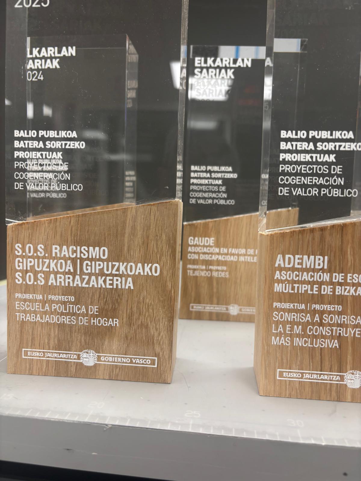 Trofeos de metacrilato y madera con impresión directa
